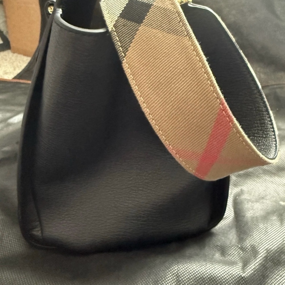 Burberry Black Leather Shoulder Bag top handle satchel with magnetic Strap - Picture 11 of 16